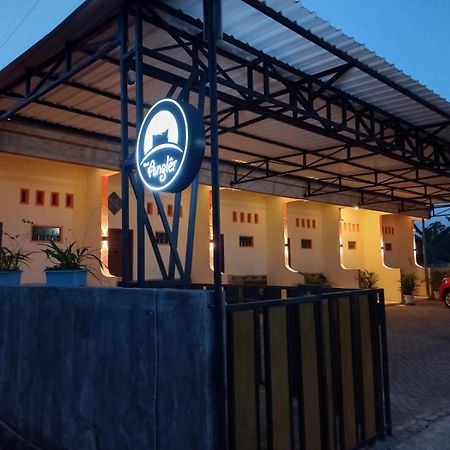 Angler Family Guest House Blitar Dış mekan fotoğraf
