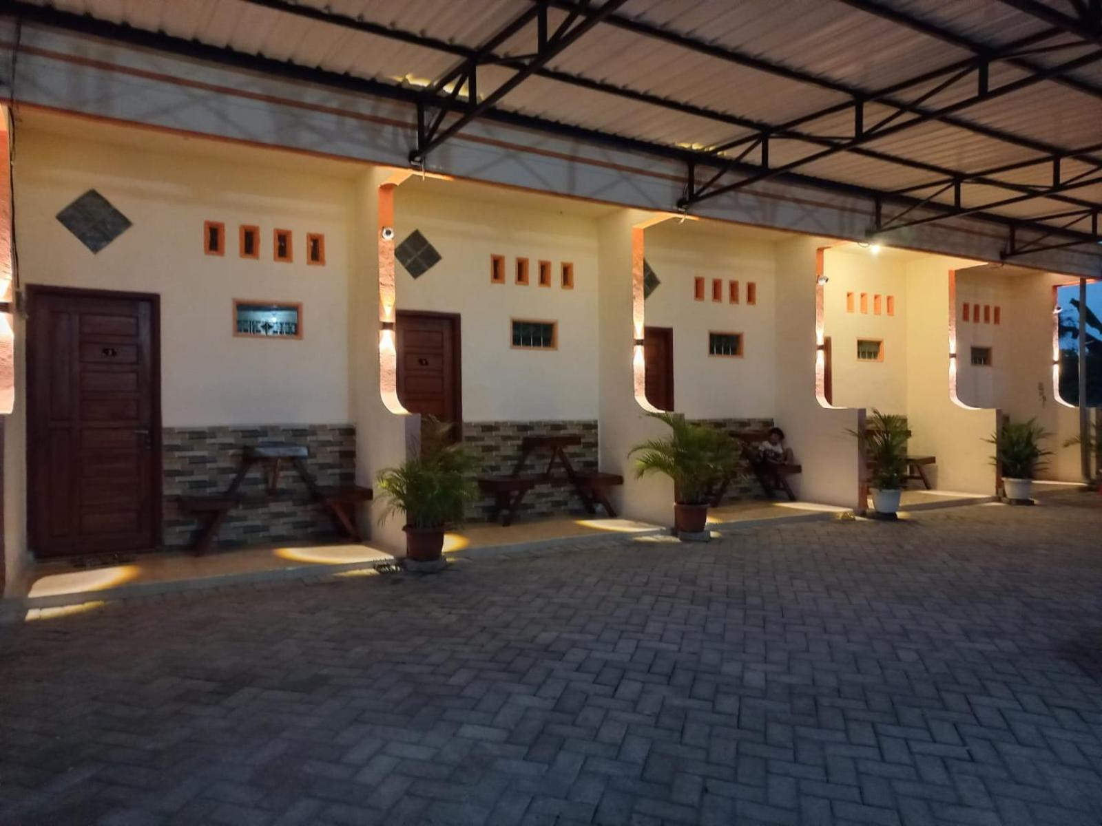 Angler Family Guest House Blitar Dış mekan fotoğraf